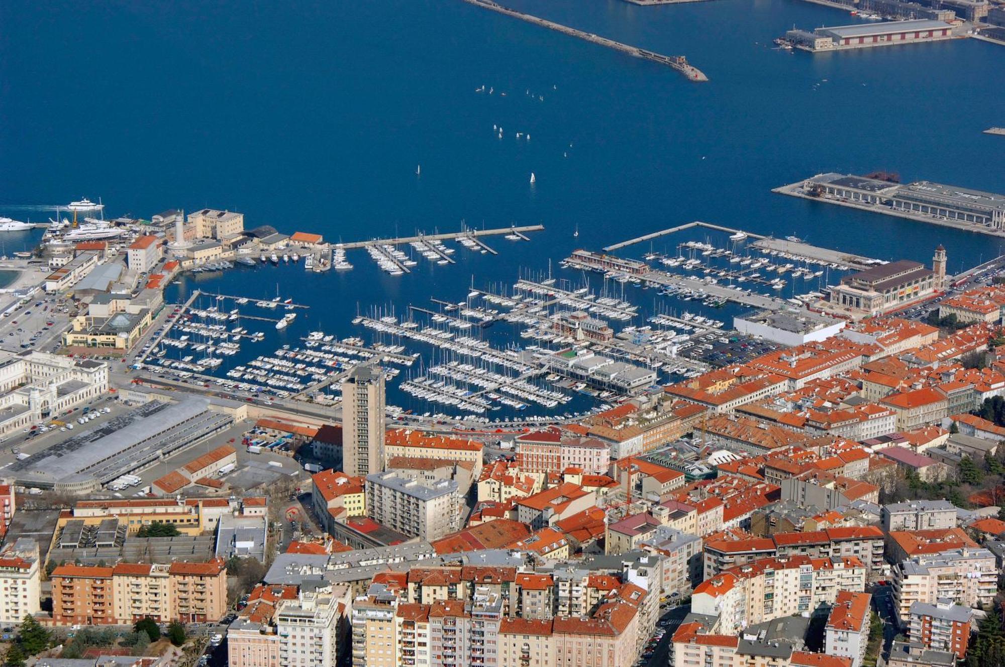 Suite Mitteleuropa Private Parking Trieste Eksteriør billede